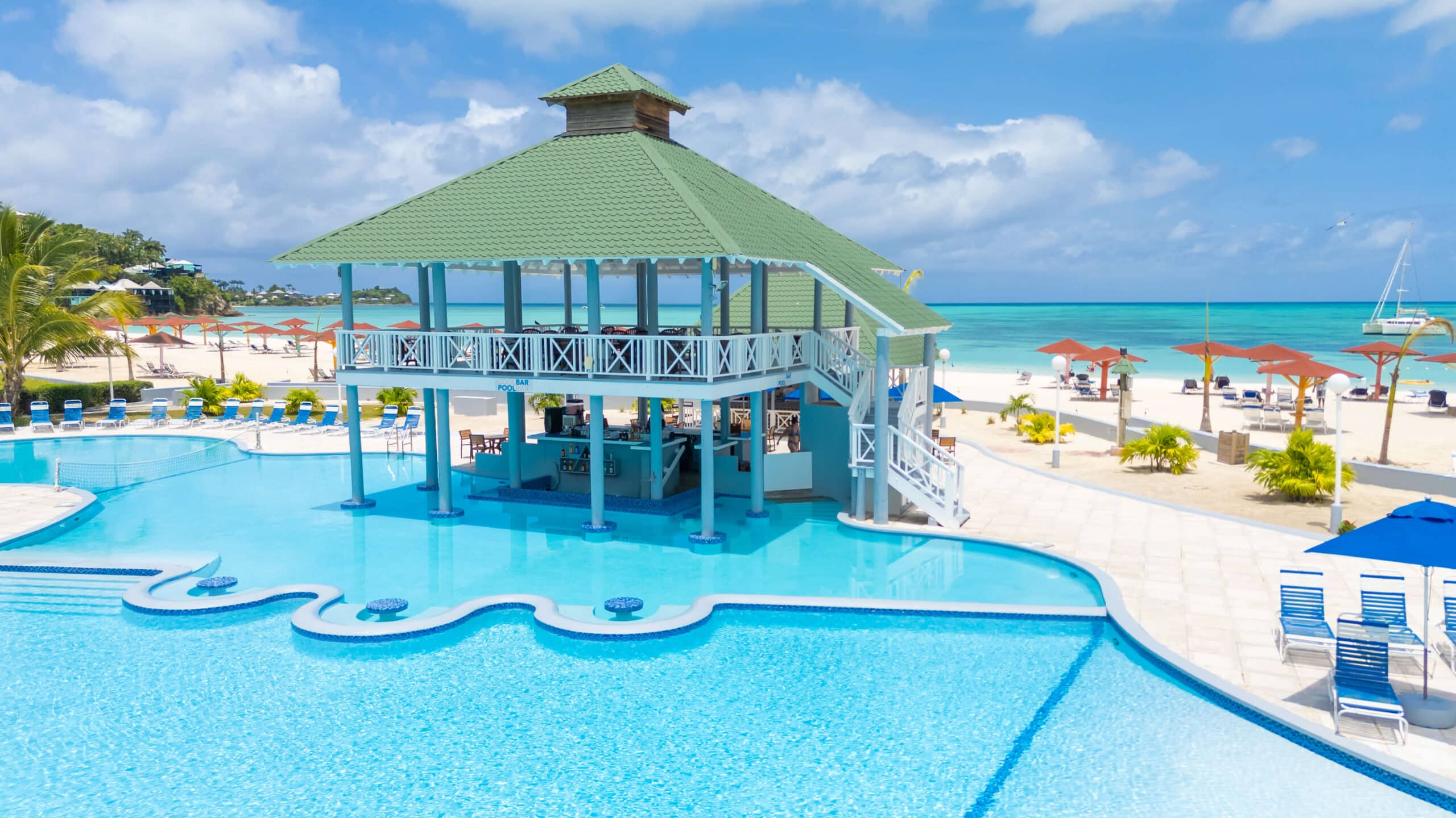 jolly-beach-antigua-discover-antigua-barbuda