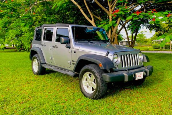 4door Jeep Wrangler (Large)